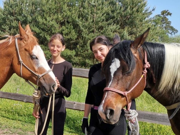 Žiaci SOŠ chovu koní a služieb v Šali na westernovej stáži  v Českej republike v programe Erasmus+