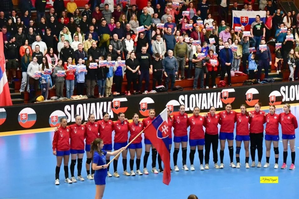 Hádzanárska reprezentácia so Švajčiarskom v Šali.