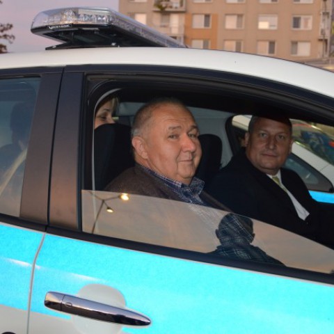 Delegácia z partnerského mesta Orosláň (Maďarsko), zaujali ich elektromobily mestskej polície