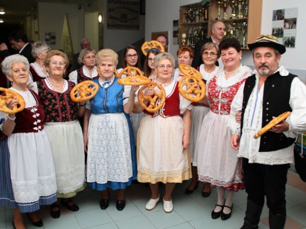 Ples slovenských tradícií v Maďarsku nemohol byť bez Šaľanov