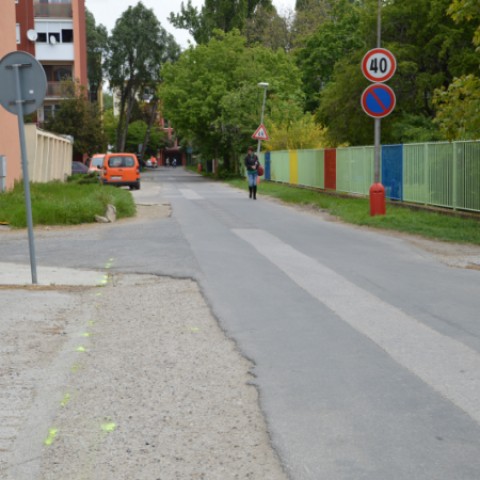 spojovacia cesta medzi ulicami Vlčanská a Budovateľská