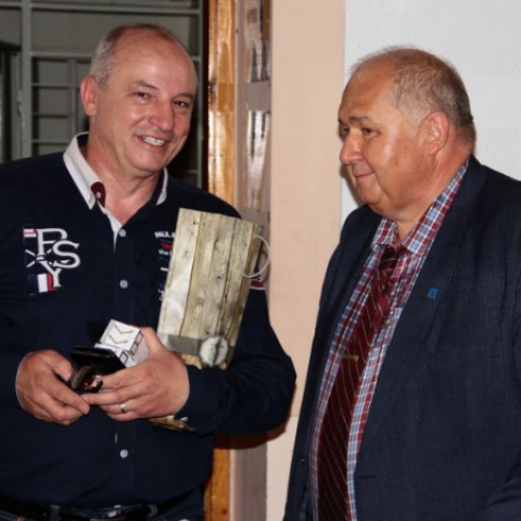 chalanov prišiel podporiť aj primátor Šale Jozef Belický (vpravo: privítal ho primátor mesta Orosláň Zoltán Lazók)