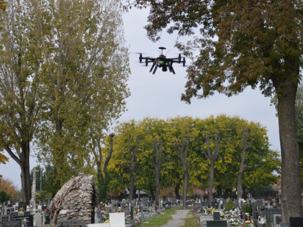Drony odleteli, cintoríny v predĺženom režime