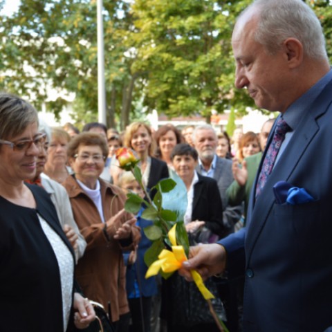 primátor Jozef Belický sa poďakoval za dlhoročnú prácu bývalej riaditeľke Katalin Dohányosovej