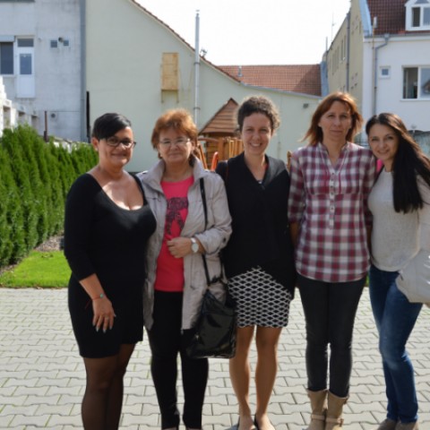 zľava: riaditeľka MŠ Detský svet M. Montessori, Erika Velazquezová, Žaneta Gužíková a dve učiteľky zo Srbska