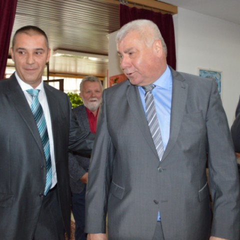 mestský poslanec Róbert Tölgyesi s ministrom dopravy Árpádom Érsekom