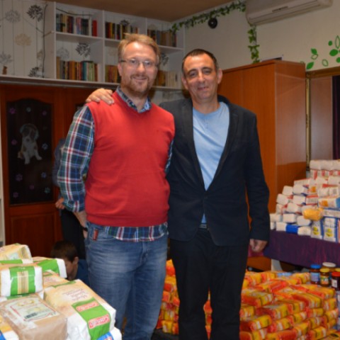 vľavo riaditeľ HM Tesco Šaľa Maroš Fuska, vpravo predseda OZ Minibodka Milan Daniel
