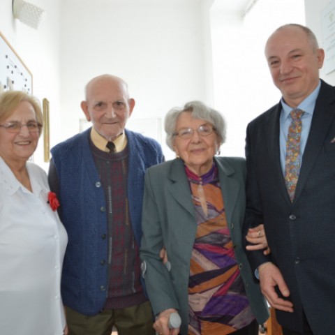 zľava: predsedkyňa DC Mária Rácová, František Žemľa, Valéria Reháková, primátor Jozef Belický