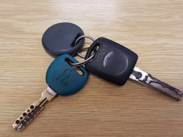Kto stratil kľúče od auta?