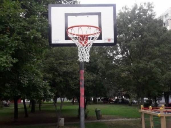 Opravený basketbalový kôš