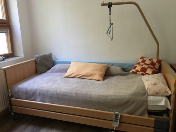 Nové a moderné postele pre seniorov