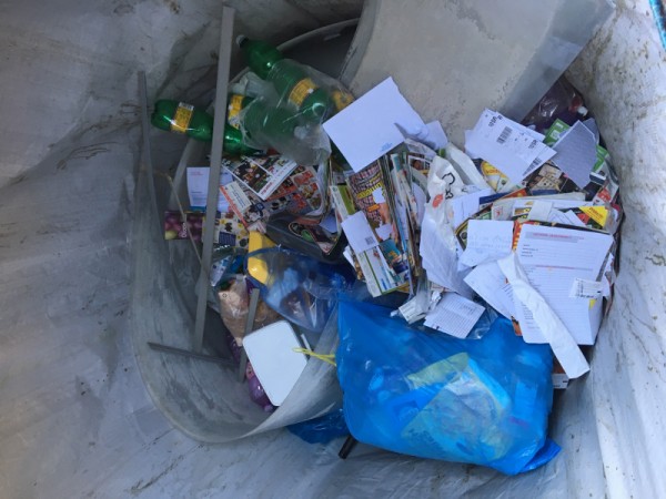 Kontajner na plast bol znečistený iným odpadom
