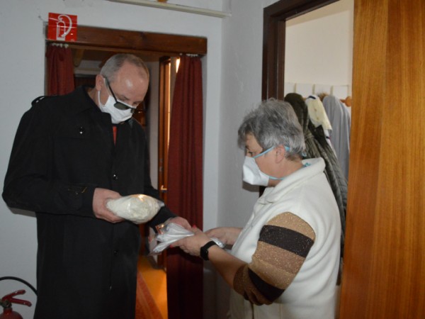 Do Domu s opatrovateľskou službou v Šali pribudli ďalšie rúška a rukavice