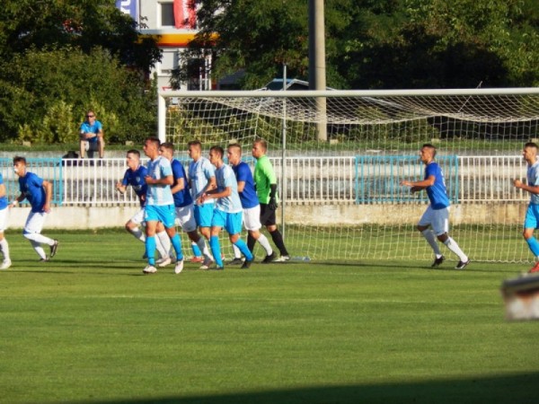 Šalianski futbalisti nedobrovoľne  oddychujú,...