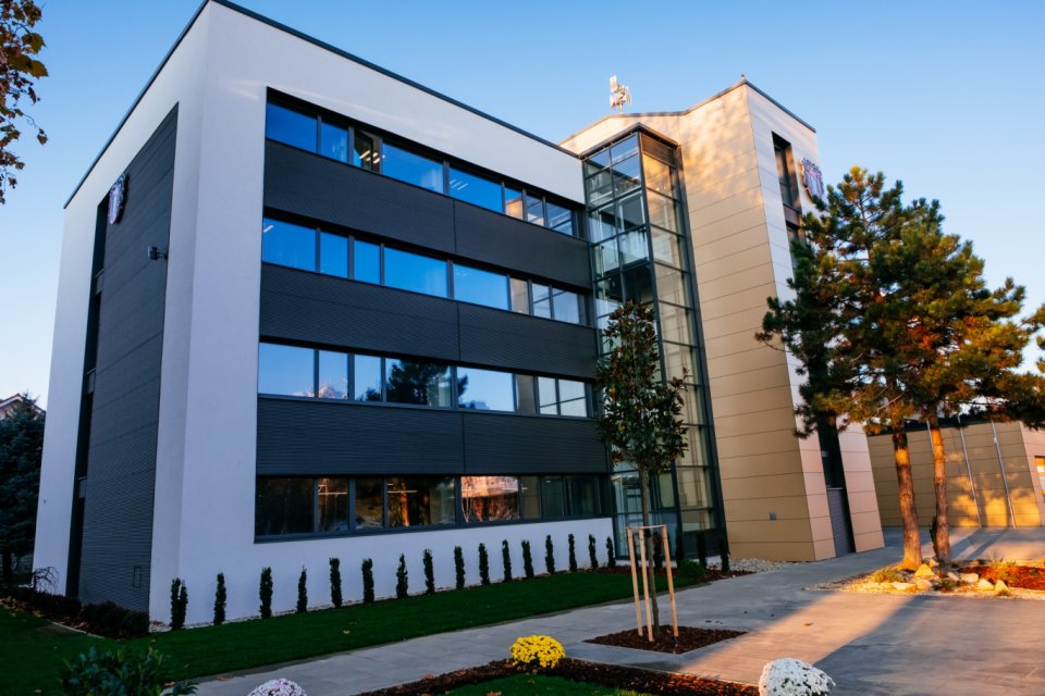 Úradné hodiny na MsÚ v Šali sa vracajú do štandardného režimu