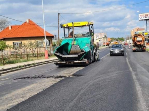 Začalo sa s asfaltovaním cesty I/75