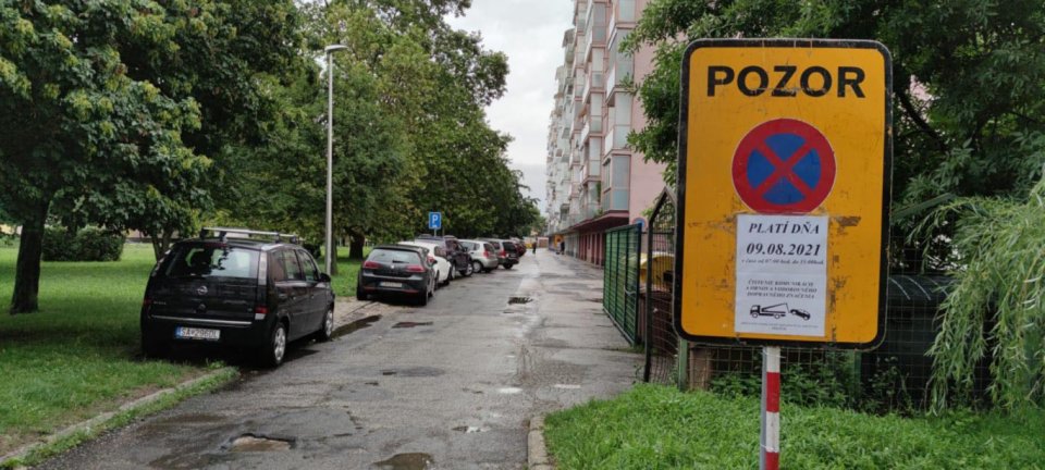 Čistenie komunikácie a obnova vodorovného dopravného značenia
