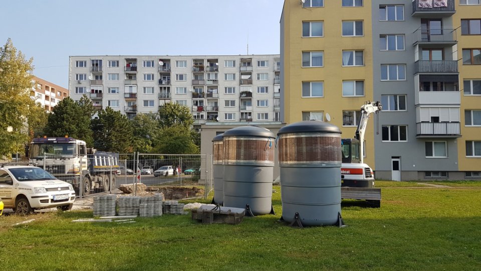 Pokračujeme v budovaní polopodzemných kontajnerov