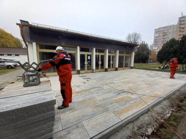 Stavebný ruch pri budúcom kolumbáriu