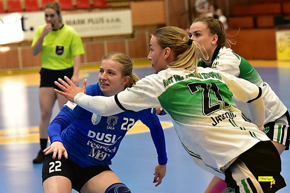 Hádzanárky siahajú po bronze, muži v závere neuspeli.