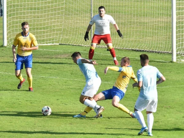 Futbalisti nečakane zakopli
