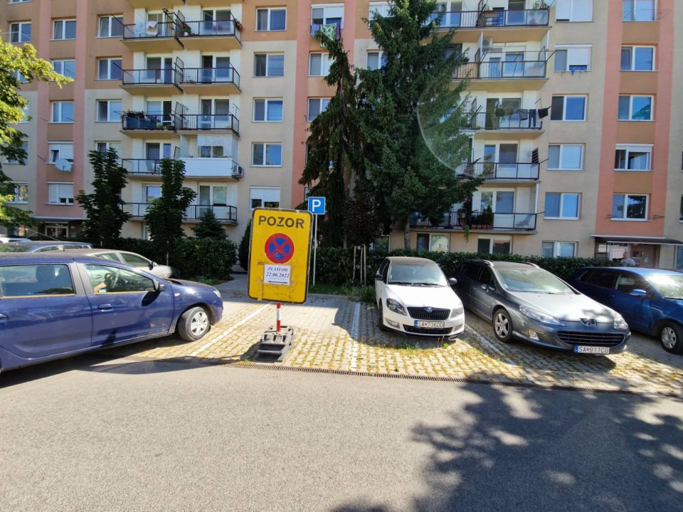 Pokračujeme vo vyznačovaní parkovísk aj priechodov