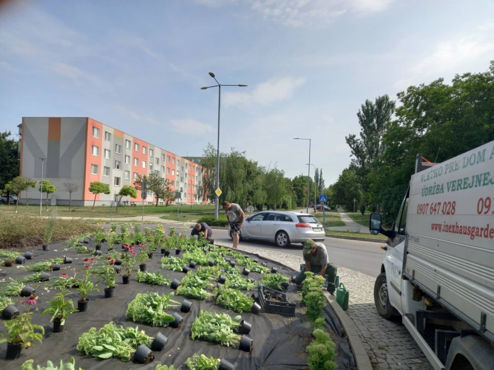 Kruhová križovatka ožije farbami trvaliek