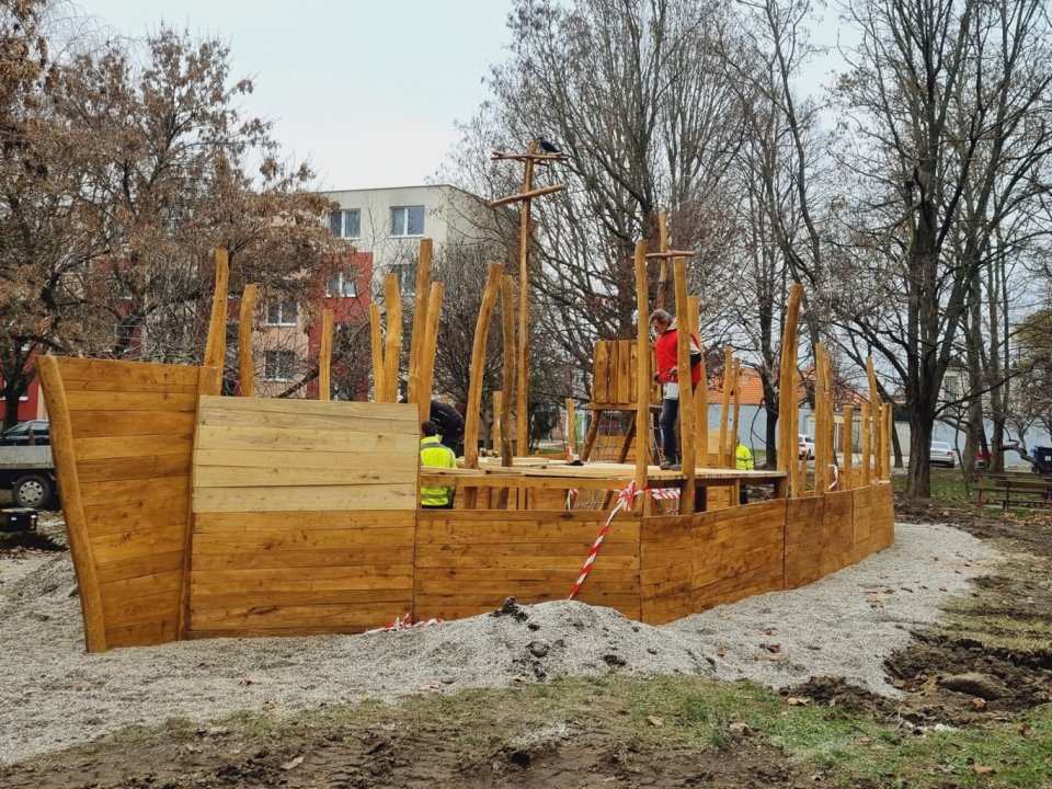 Výstavba ihriska Rodinka ide skvelým tempom